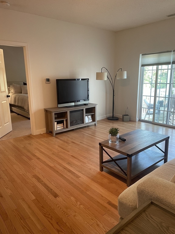 23 Hampshire Road, Methuen, Massachusetts, 1 Bedroom Bedrooms, 4 Rooms Rooms,1 BathroomBathrooms,Residential Lease,For Rent,Hampshire Road,73381796