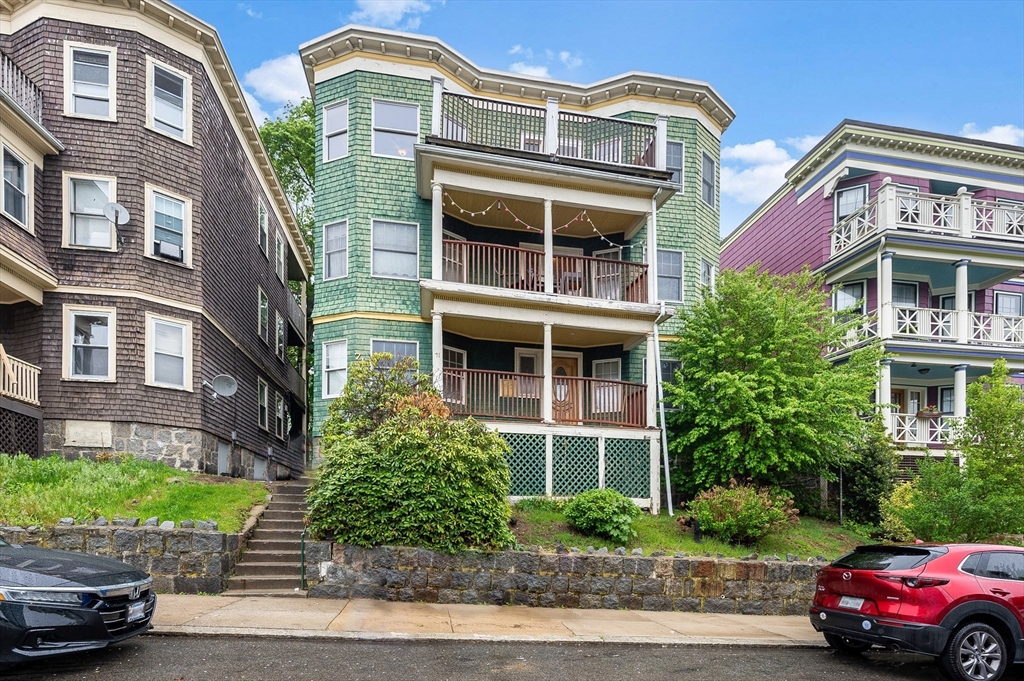 71 Draper St, Boston, Massachusetts, 9 Bedrooms Bedrooms, 18 Rooms Rooms,3 BathroomsBathrooms,Residential Income,For Sale,Draper St,73381731