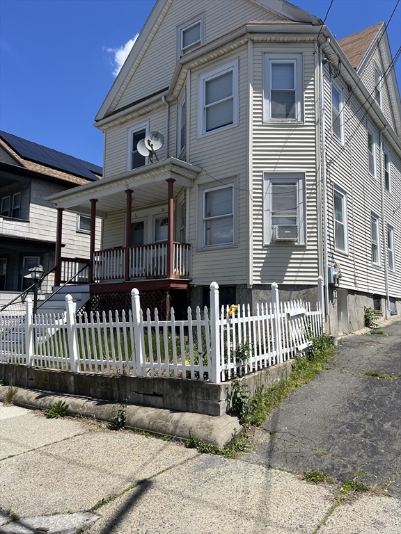 30-32 James Street, Malden, Massachusetts, 4 Bedrooms Bedrooms, 6 Rooms Rooms,2 BathroomsBathrooms,Residential Lease,For Rent,James Street,73382102