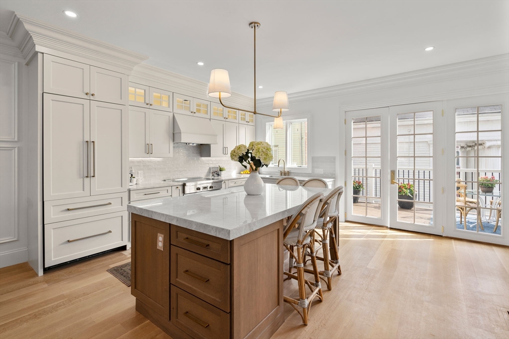 32 High St, Boston, Massachusetts, 4 Bedrooms Bedrooms, 8 Rooms Rooms,3.5 BathroomsBathrooms,Residential,For Sale,High St,73382085