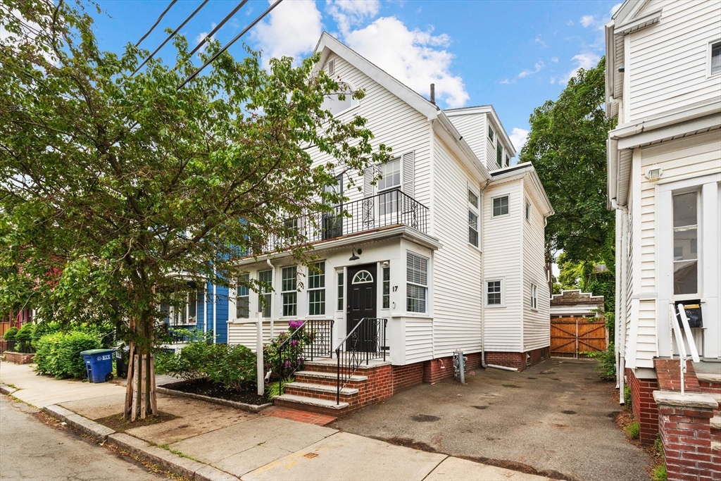 17 Perry St, Somerville, Massachusetts, 3 Bedrooms Bedrooms, 8 Rooms Rooms,2.5 BathroomsBathrooms,Residential,For Sale,Perry St,73382110