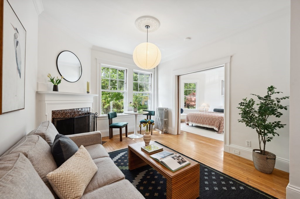 7 Linnaean Street, Cambridge, Massachusetts, 1 Bedroom Bedrooms, 3 Rooms Rooms,1 BathroomBathrooms,Residential,For Sale,Linnaean Street,73381904