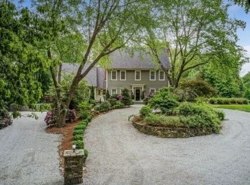 34 Merriam Lane, Sutton, Massachusetts, 4 Bedrooms Bedrooms, 16 Rooms Rooms,4.5 BathroomsBathrooms,Residential,For Sale,Merriam Lane,73246253