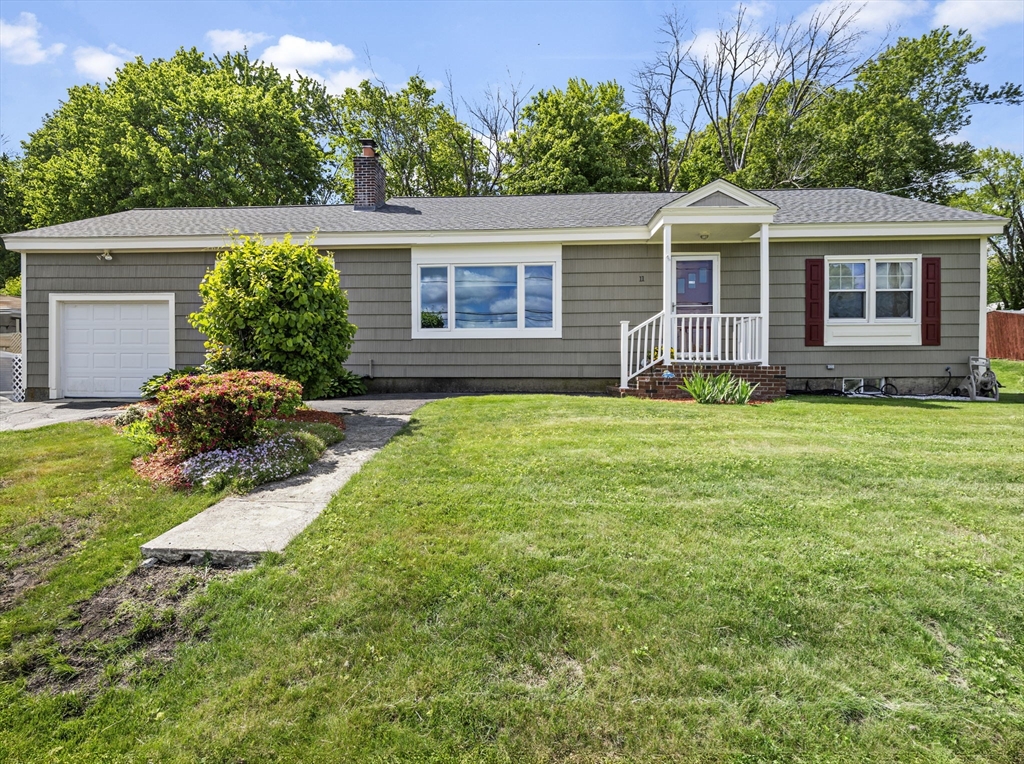 11 View Street, Dracut, Massachusetts, 3 Bedrooms Bedrooms, 7 Rooms Rooms,1 BathroomBathrooms,Residential,For Sale,View Street,73382181