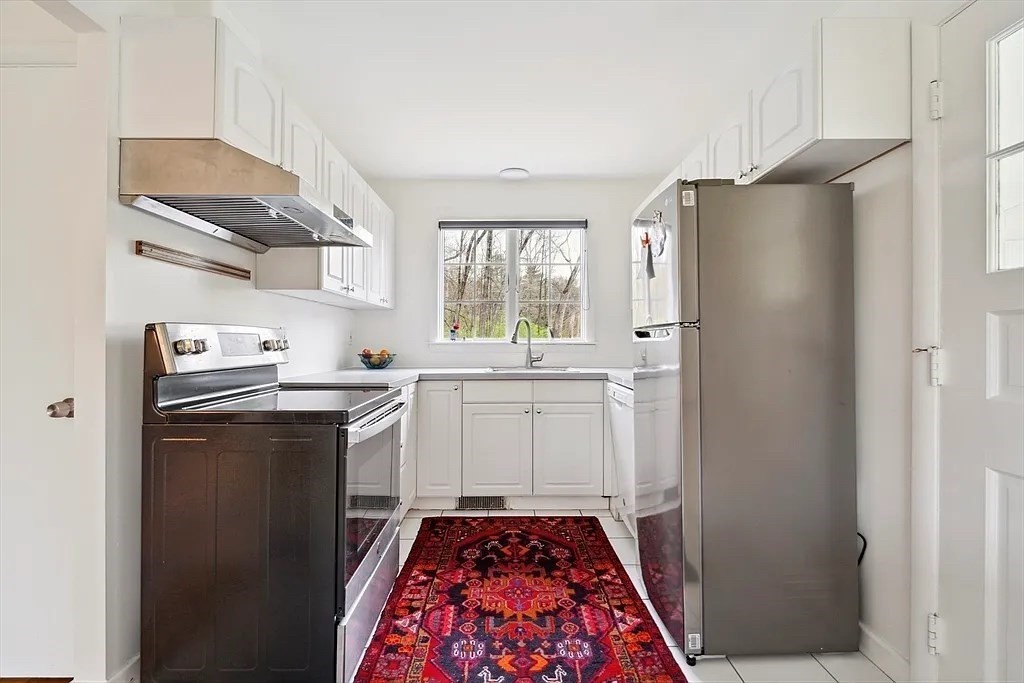 64 Trapelo Dr, Lincoln, Lincoln, Massachusetts, 2 Bedrooms Bedrooms, 5 Rooms Rooms,2 BathroomsBathrooms,Residential Lease,For Rent,Trapelo Dr, Lincoln,73382156