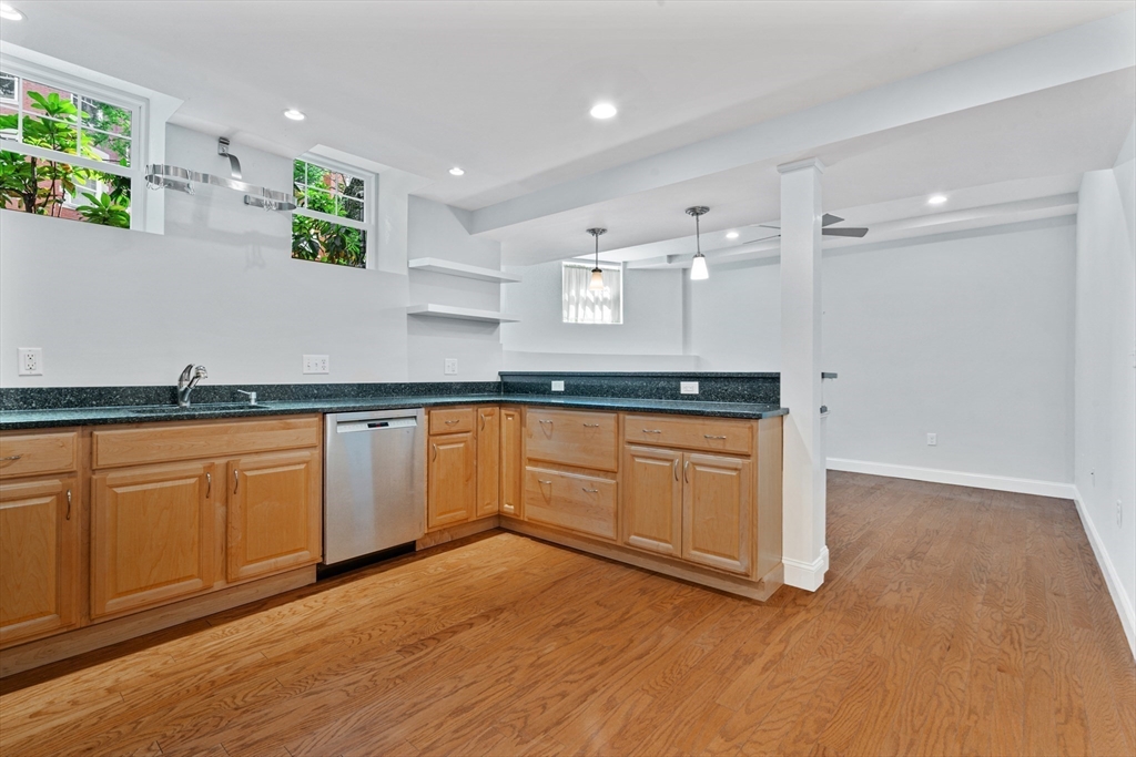 15 Strathmore Rd, Brookline, Massachusetts, 2 Bedrooms Bedrooms, 4 Rooms Rooms,1 BathroomBathrooms,Residential Lease,For Rent,Strathmore Rd,73382162