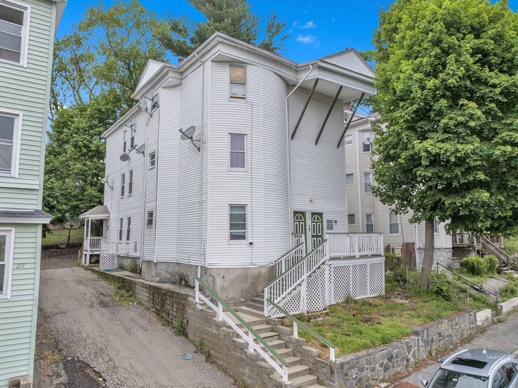 215 Beacon St, Worcester, Massachusetts, 12 Bedrooms Bedrooms, 21 Rooms Rooms,3 BathroomsBathrooms,Residential Income,For Sale,Beacon St,73382235