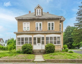 10 Spruce St, Clinton, Massachusetts, 4 Bedrooms Bedrooms, 8 Rooms Rooms,2 BathroomsBathrooms,Residential Income,For Sale,Spruce St,73382341