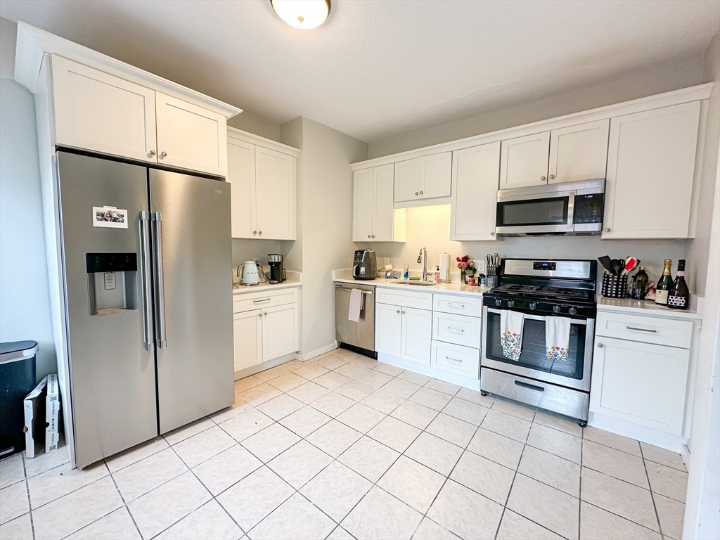 24 Charter St, Boston, Massachusetts, 3 Bedrooms Bedrooms, 5 Rooms Rooms,1 BathroomBathrooms,Residential Lease,For Rent,Charter St,73381896