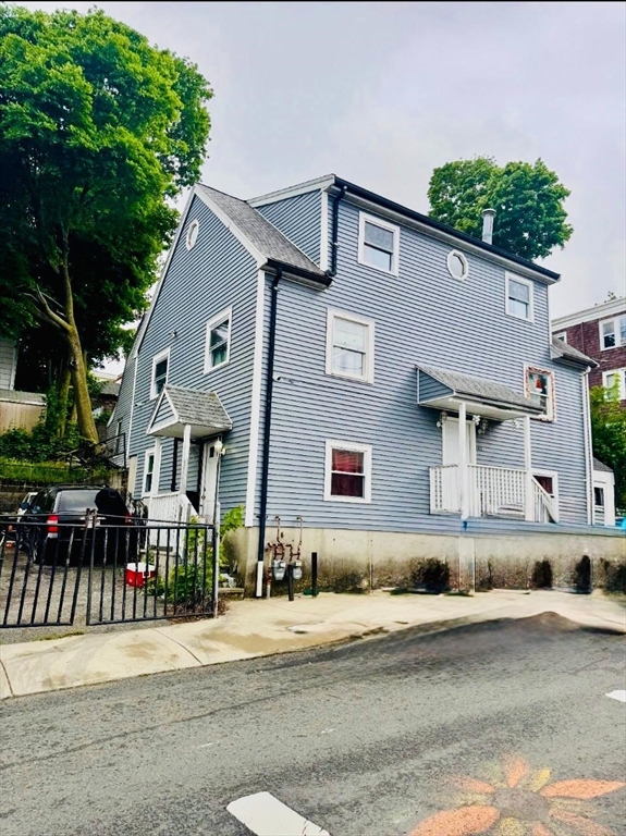 141 Marlborough St, Chelsea, Massachusetts, 6 Bedrooms Bedrooms, 12 Rooms Rooms,3 BathroomsBathrooms,Residential Income,For Sale,Marlborough St,73382409