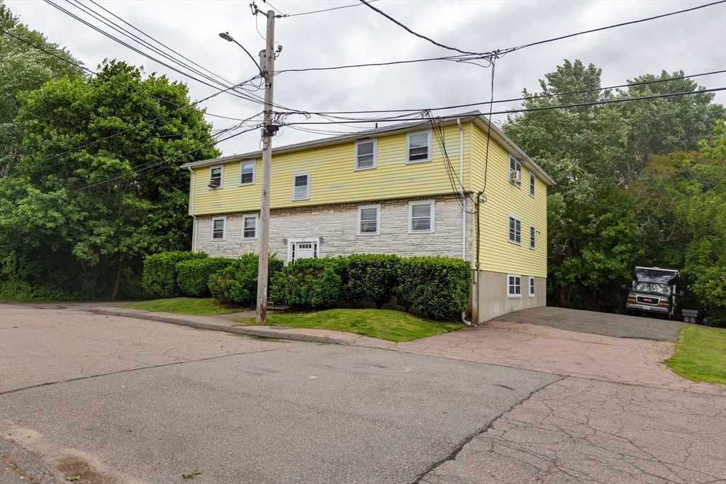 51 Stoughton St, Quincy, Massachusetts, 10 Bedrooms Bedrooms, 28 Rooms Rooms,6 BathroomsBathrooms,Residential Income,For Sale,Stoughton St,73382412