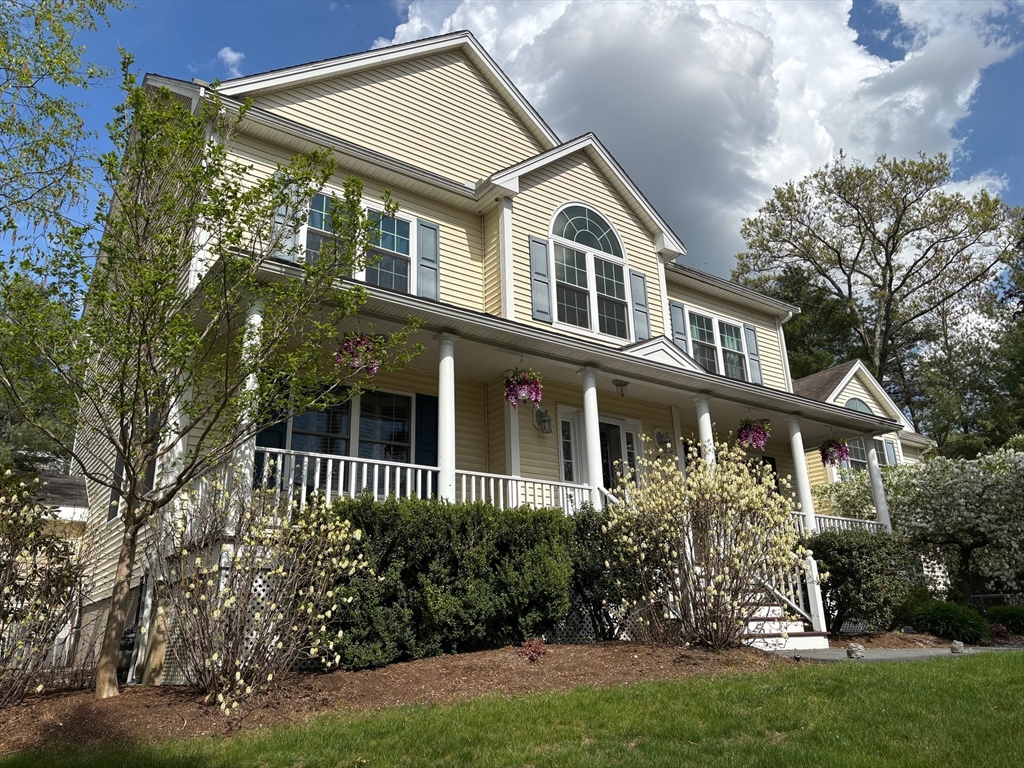 6 Myers Ln, Billerica, Massachusetts, 4 Bedrooms Bedrooms, 13 Rooms Rooms,3.5 BathroomsBathrooms,Residential,For Sale,Myers Ln,73382367