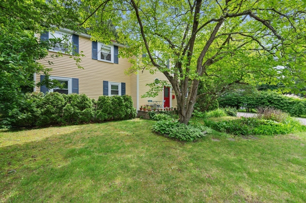 18 Edgewood Rd, Westwood, Massachusetts, 5 Bedrooms Bedrooms, 10 Rooms Rooms,3 BathroomsBathrooms,Residential,For Sale,Edgewood Rd,73382511