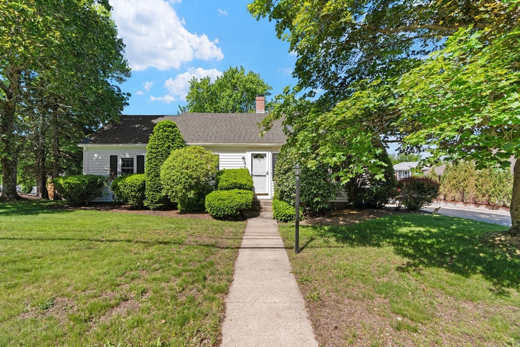 1251 Randolph, Milton, Massachusetts, 2 Bedrooms Bedrooms, 5 Rooms Rooms,1 BathroomBathrooms,Residential Lease,For Rent,Randolph,73382526