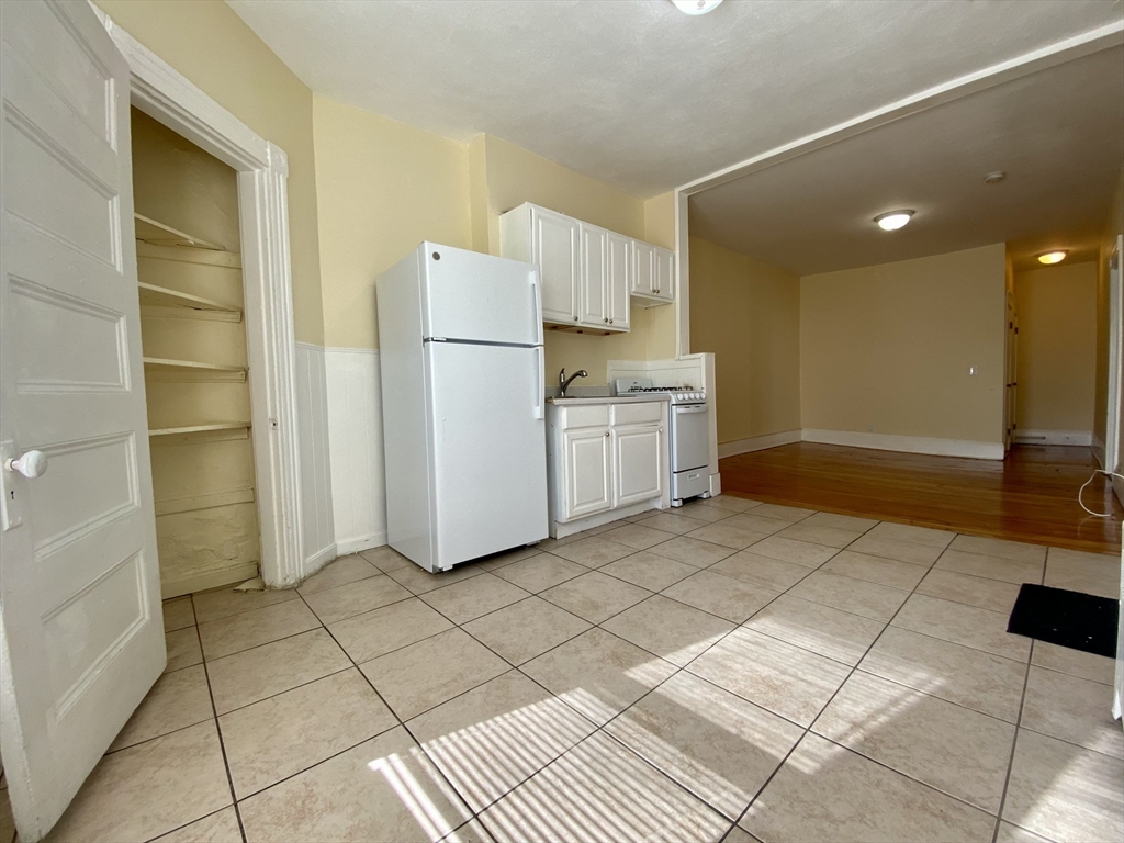 769 Broadway, Chelsea, Massachusetts, 1 Bedroom Bedrooms, 4 Rooms Rooms,1 BathroomBathrooms,Residential Lease,For Rent,Broadway,73382545