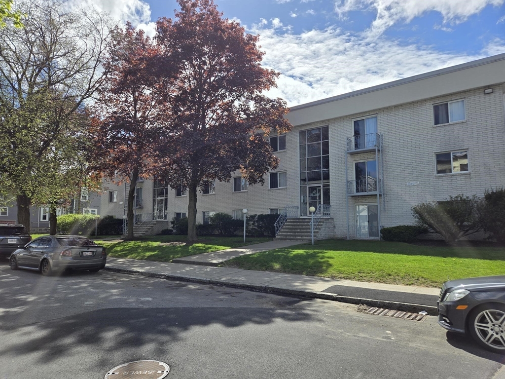 26 Inman Street, Lawrence, Massachusetts, 2 Bedrooms Bedrooms, 4 Rooms Rooms,1 BathroomBathrooms,Residential Lease,For Rent,Inman Street,73382606