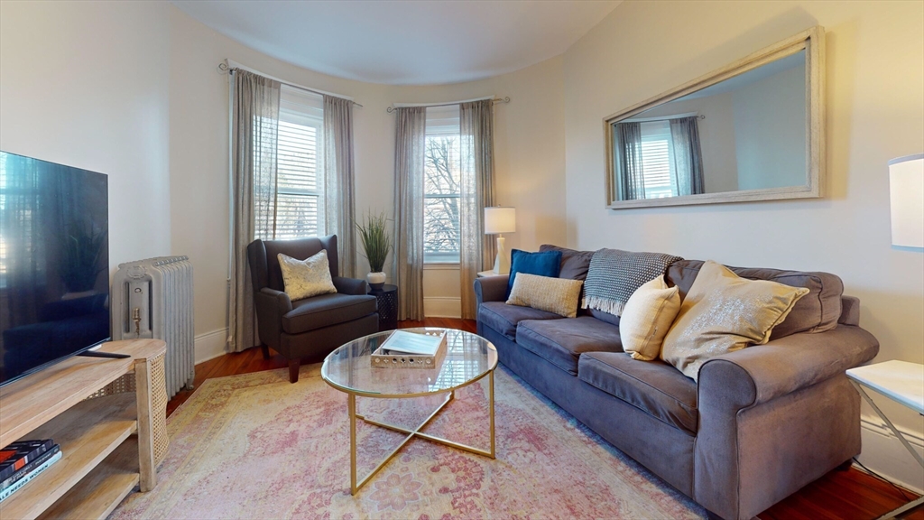 636 Washington St, Brookline, Massachusetts, 1 Bedroom Bedrooms, 4 Rooms Rooms,1 BathroomBathrooms,Residential Lease,For Rent,Washington St,73382609