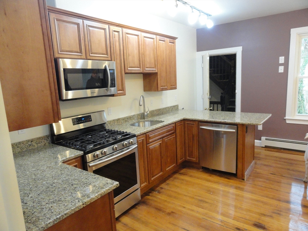 231 Norfolk St, Cambridge, Massachusetts, 5 Bedrooms Bedrooms, 6 Rooms Rooms,2 BathroomsBathrooms,Residential Lease,For Rent,Norfolk St,73382563