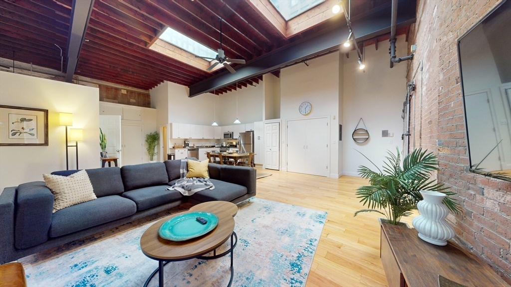 19 Stanhope, Boston, Massachusetts, 2 Bedrooms Bedrooms, 4 Rooms Rooms,1 BathroomBathrooms,Residential Lease,For Rent,Stanhope,73382614