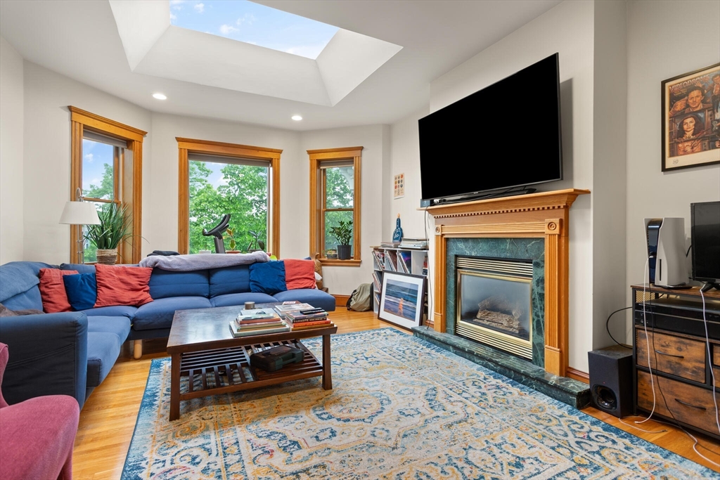 90 Browne Street, Brookline, Massachusetts, 3 Bedrooms Bedrooms, 5 Rooms Rooms,2 BathroomsBathrooms,Residential Lease,For Rent,Browne Street,73382573