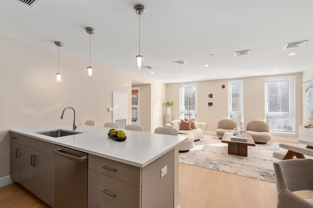 105 Washington, Boston, Massachusetts, 2 Bedrooms Bedrooms, 4 Rooms Rooms,2 BathroomsBathrooms,Residential Lease,For Rent,Washington,73382581