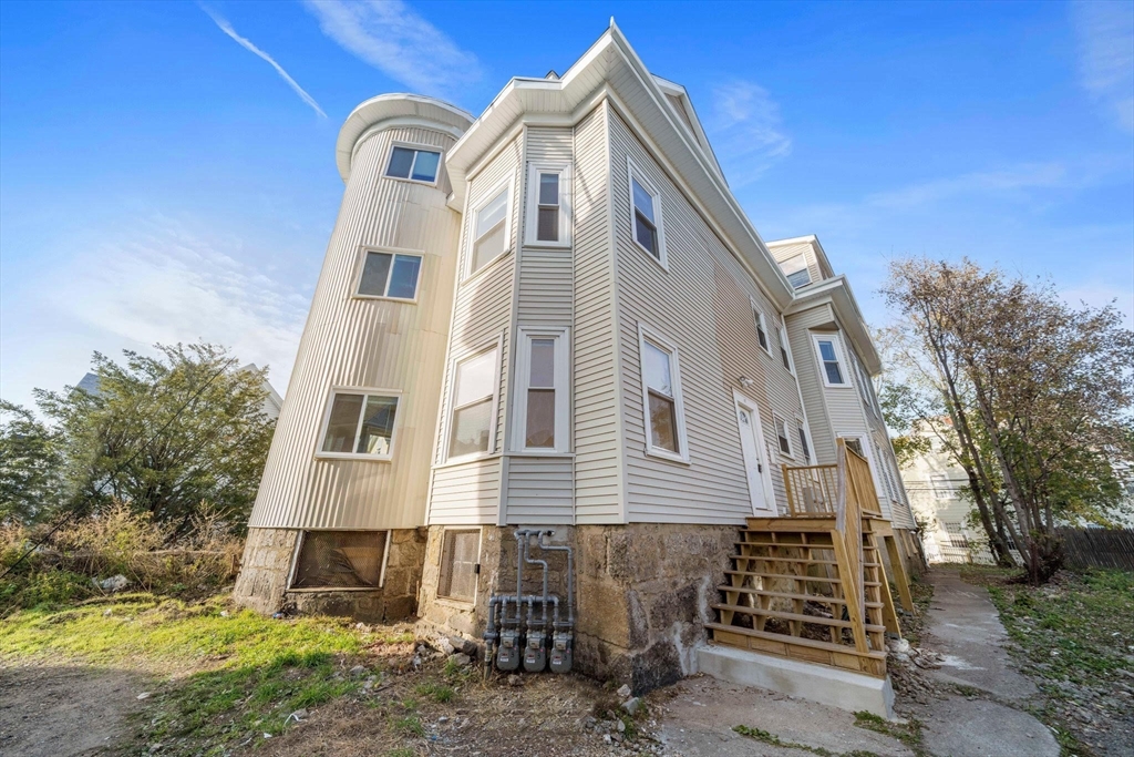 17 Magnolia Square, Boston, Massachusetts, 13 Bedrooms Bedrooms, 16 Rooms Rooms,6 BathroomsBathrooms,Residential Income,For Sale,Magnolia Square,73382739