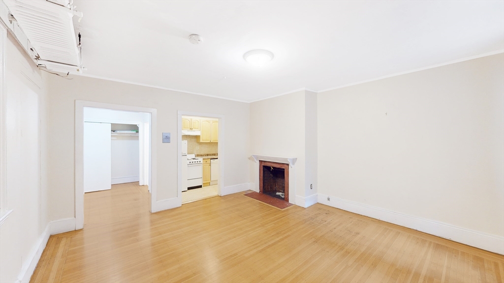 205 Beacon, Boston, Massachusetts, 3 Rooms Rooms,1 BathroomBathrooms,Residential Lease,For Rent,Beacon,73382741