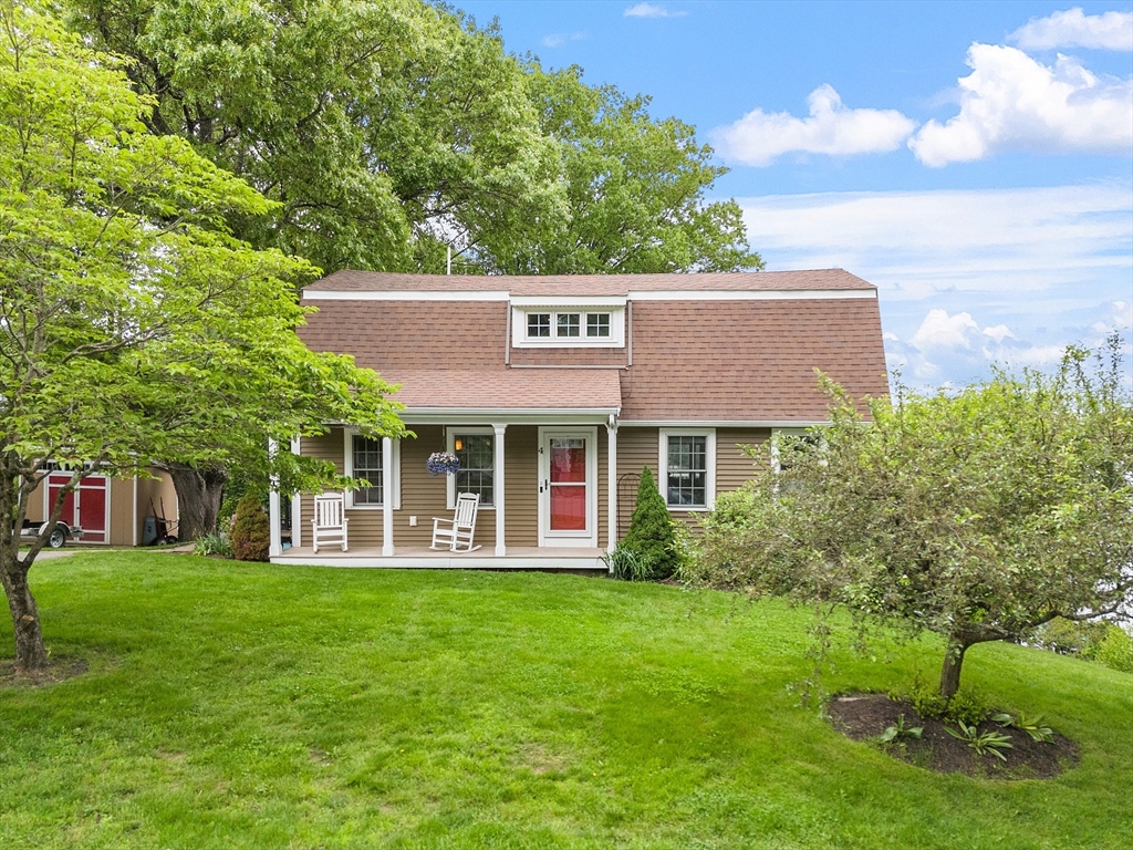 4 Elizabeth Rd, Hudson, Massachusetts, 4 Bedrooms Bedrooms, 8 Rooms Rooms,2 BathroomsBathrooms,Residential,For Sale,Elizabeth Rd,73382842