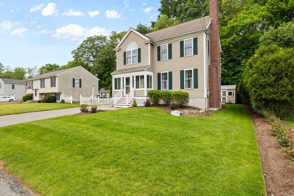 37 Railroad Ave, Whitman, Massachusetts, 3 Bedrooms Bedrooms, 6 Rooms Rooms,1.5 BathroomsBathrooms,Residential,For Sale,Railroad Ave,73382716