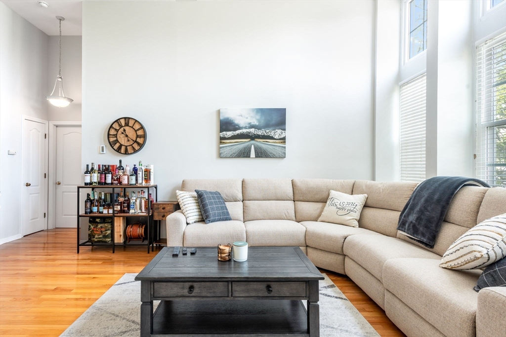 743 E 4th, Boston, Massachusetts, 1 Bedroom Bedrooms, 1 Room Rooms,1 BathroomBathrooms,Residential,For Sale,E 4th,73382724