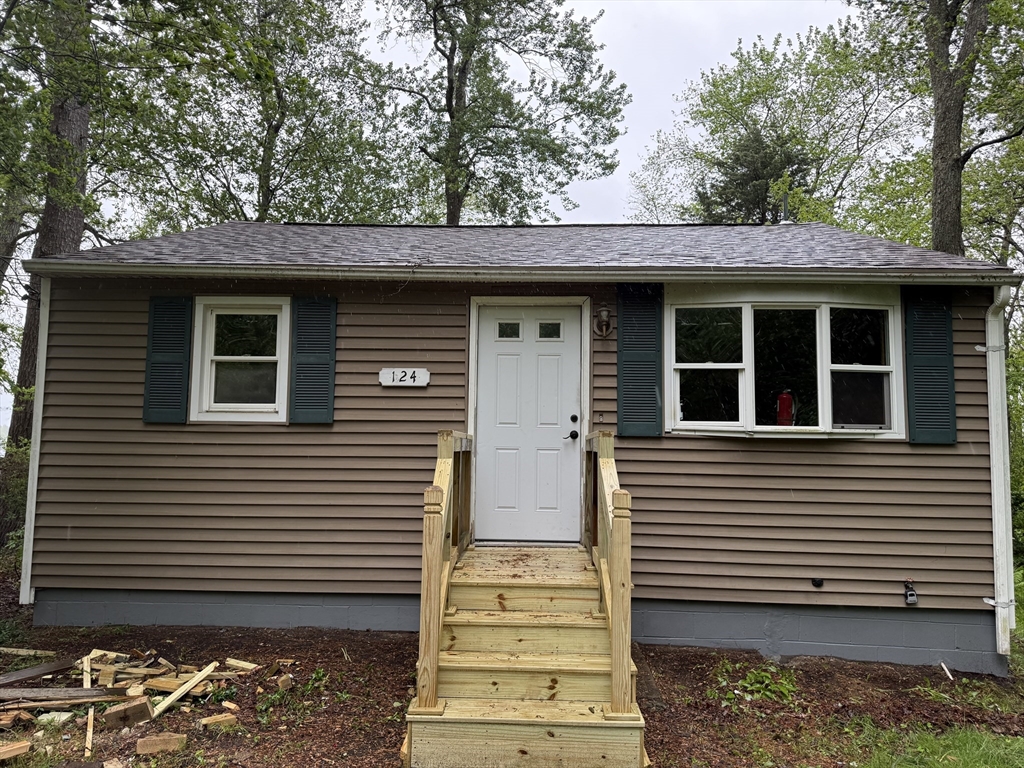 124 Bixby Dr, Bridgewater, Massachusetts, 3 Bedrooms Bedrooms, 5 Rooms Rooms,1 BathroomBathrooms,Residential,For Sale,Bixby Dr,73382862