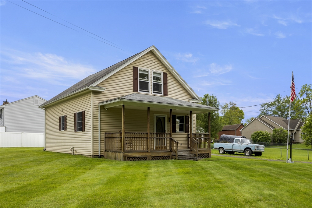 49 First Ave, Enfield, Connecticut, 2 Bedrooms Bedrooms, 6 Rooms Rooms,1 BathroomBathrooms,Residential,For Sale,First Ave,73382875