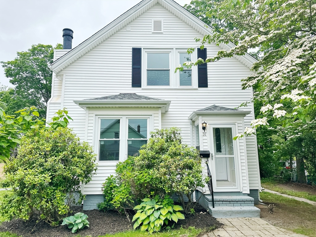 31 Horton St, Attleboro, Massachusetts, 5 Bedrooms Bedrooms, 11 Rooms Rooms,2 BathroomsBathrooms,Residential Income,For Sale,Horton St,73382892