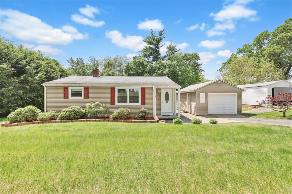 76 Regal St, Springfield, Massachusetts, 2 Bedrooms Bedrooms, 5 Rooms Rooms,1 BathroomBathrooms,Residential,For Sale,Regal St,73378280