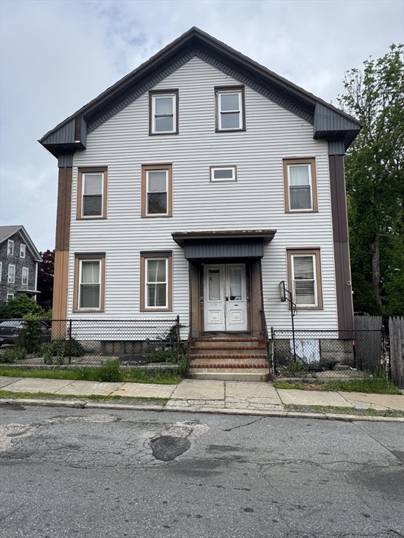 199 Maxfield St, New Bedford, Massachusetts, 6 Bedrooms Bedrooms, 18 Rooms Rooms,3 BathroomsBathrooms,Residential Income,For Sale,Maxfield St,73382909