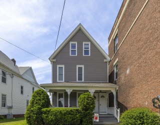99-101 Brown Ave, Holyoke, Massachusetts, 5 Bedrooms Bedrooms, 10 Rooms Rooms,2 BathroomsBathrooms,Residential Income,For Sale,Brown Ave,73383002