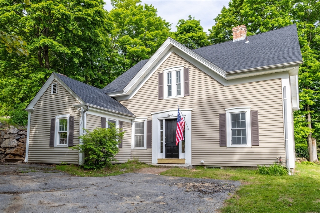 4 Main Street, Ashburnham, Massachusetts, 4 Bedrooms Bedrooms, 9 Rooms Rooms,1.5 BathroomsBathrooms,Residential,For Sale,Main Street,73383021