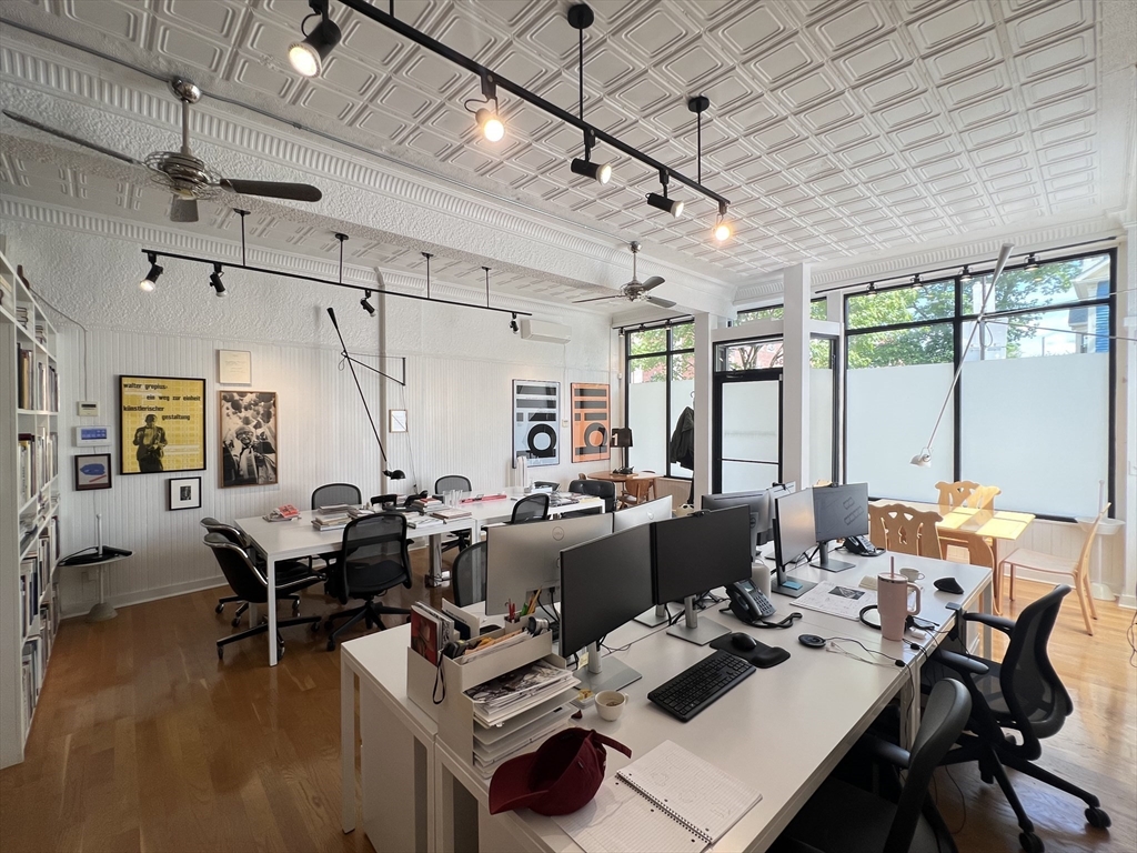 348 Broadway, Cambridge, Massachusetts, ,Commercial Lease,For Rent,Broadway,73383035