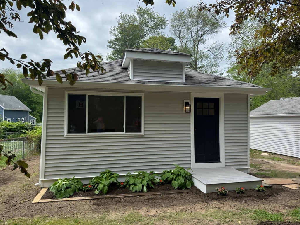 112 Milford St, Hanson, Massachusetts, 2 Bedrooms Bedrooms, 5 Rooms Rooms,1 BathroomBathrooms,Residential,For Sale,Milford St,73383113