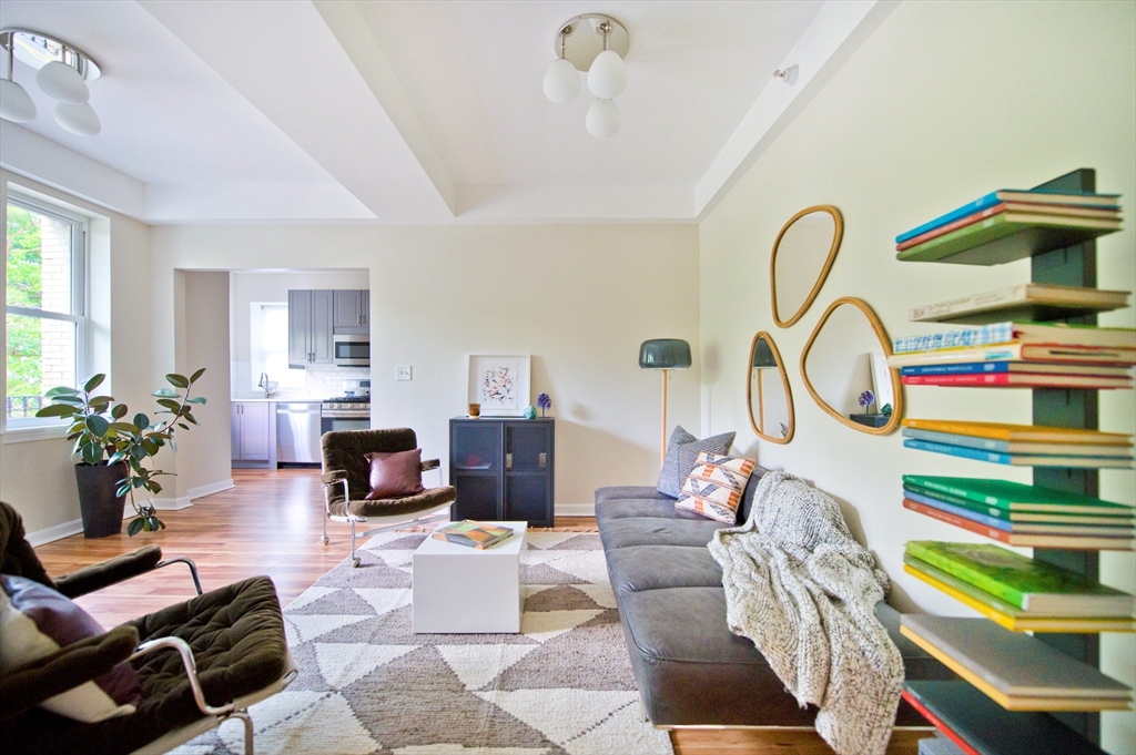 39-41 Bishop Joe L Smith Way, Boston, Massachusetts, 2 Bedrooms Bedrooms, 5 Rooms Rooms,1 BathroomBathrooms,Residential,For Sale,Bishop Joe L Smith Way,73383114