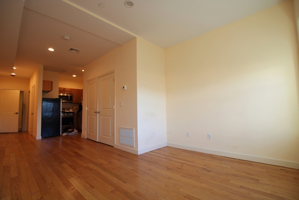 140 Union Street, Lynn, Massachusetts, 2 Rooms Rooms,1 BathroomBathrooms,Residential Lease,For Rent,Union Street,73383116