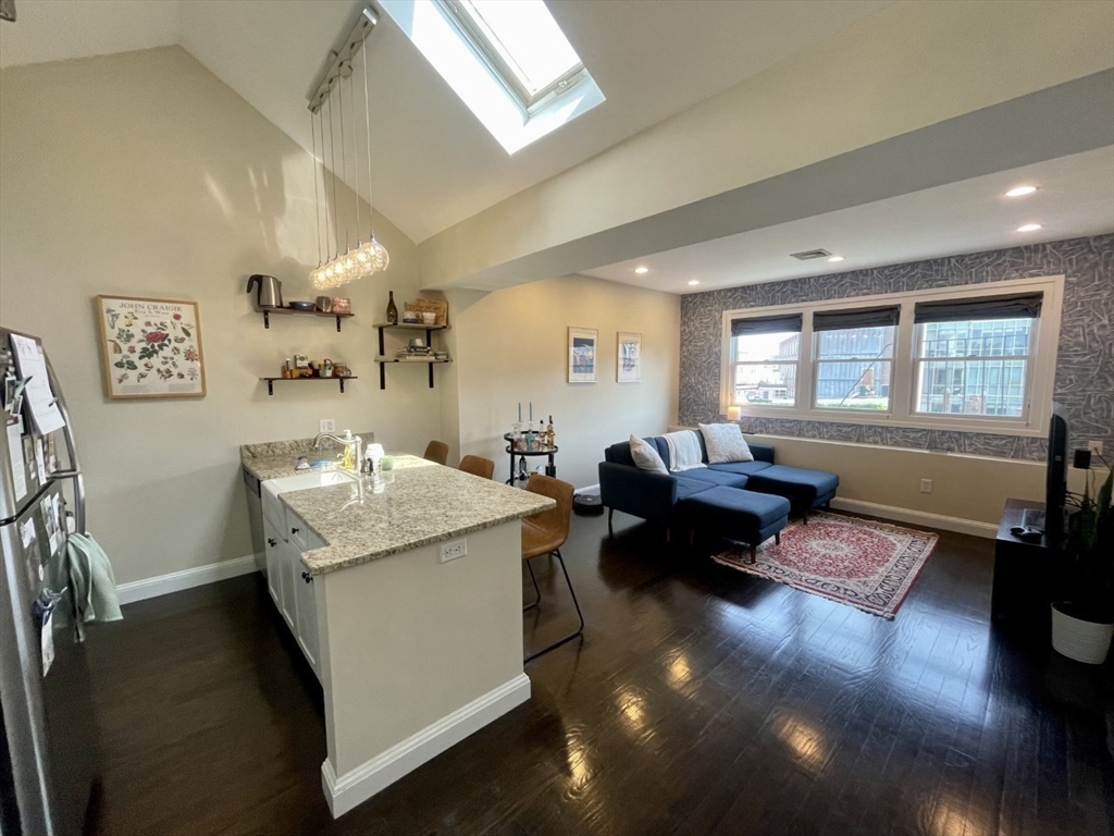 310 Shawmut Ave, Boston, Massachusetts, 1 Bedroom Bedrooms, 3 Rooms Rooms,1 BathroomBathrooms,Residential Lease,For Rent,Shawmut Ave,73383103