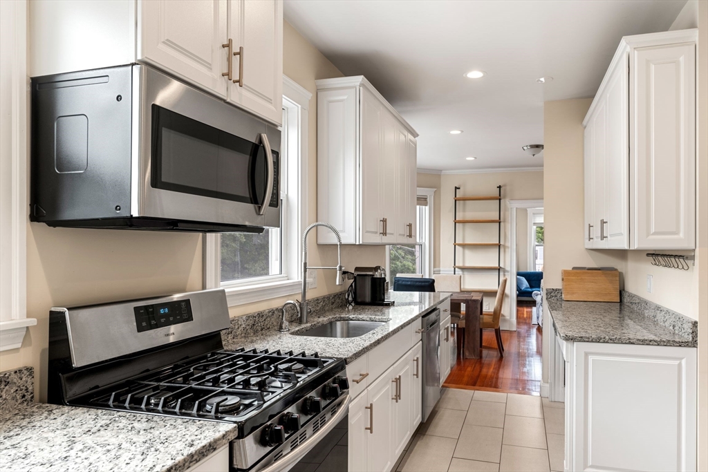 12 White Ave, Brookline, Massachusetts, 3 Bedrooms Bedrooms, 7 Rooms Rooms,2 BathroomsBathrooms,Residential Lease,For Rent,White Ave,73383140
