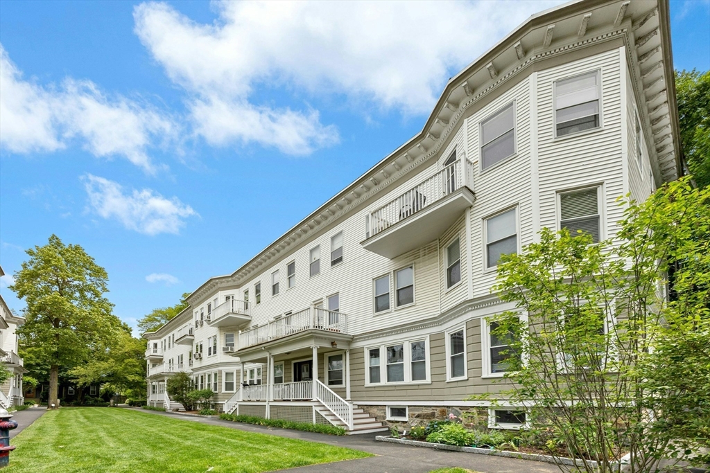 28 Stanton Rd, Brookline, Massachusetts, 3 Bedrooms Bedrooms, 6 Rooms Rooms,1.5 BathroomsBathrooms,Residential Lease,For Rent,Stanton Rd,73383175