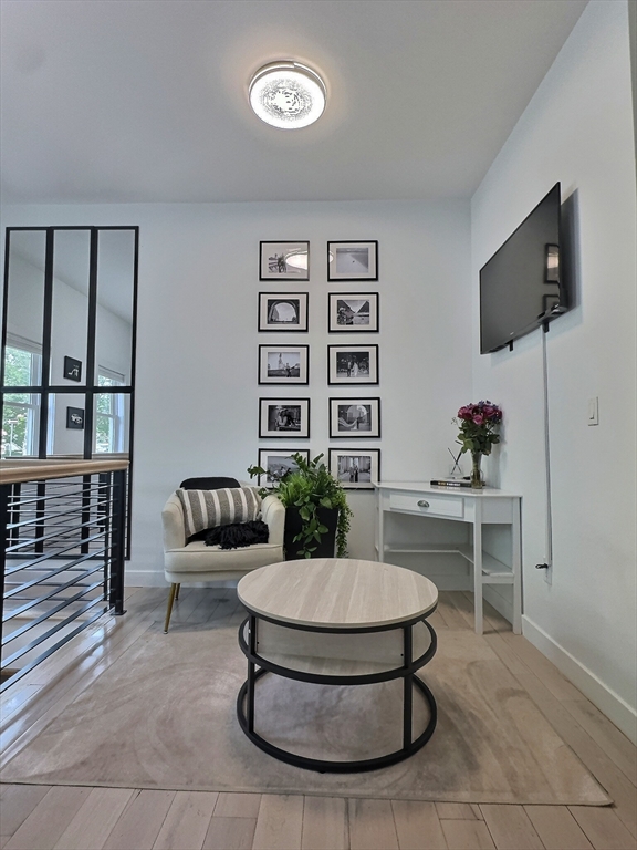 187 London St, Boston, Massachusetts, 2 Bedrooms Bedrooms, 8 Rooms Rooms,2.5 BathroomsBathrooms,Residential,For Sale,London St,73383012