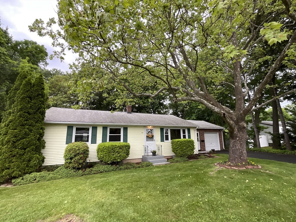 81 Lynch Drive, Holyoke, Massachusetts, 3 Bedrooms Bedrooms, 7 Rooms Rooms,1.5 BathroomsBathrooms,Residential,For Sale,Lynch Drive,73383194