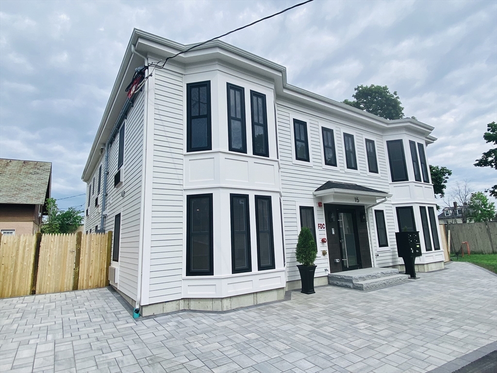 15 Yuill Circle, Boston, Massachusetts, 10 Bedrooms Bedrooms, 14 Rooms Rooms,8 BathroomsBathrooms,Residential Income,For Sale,Yuill Circle,73383208
