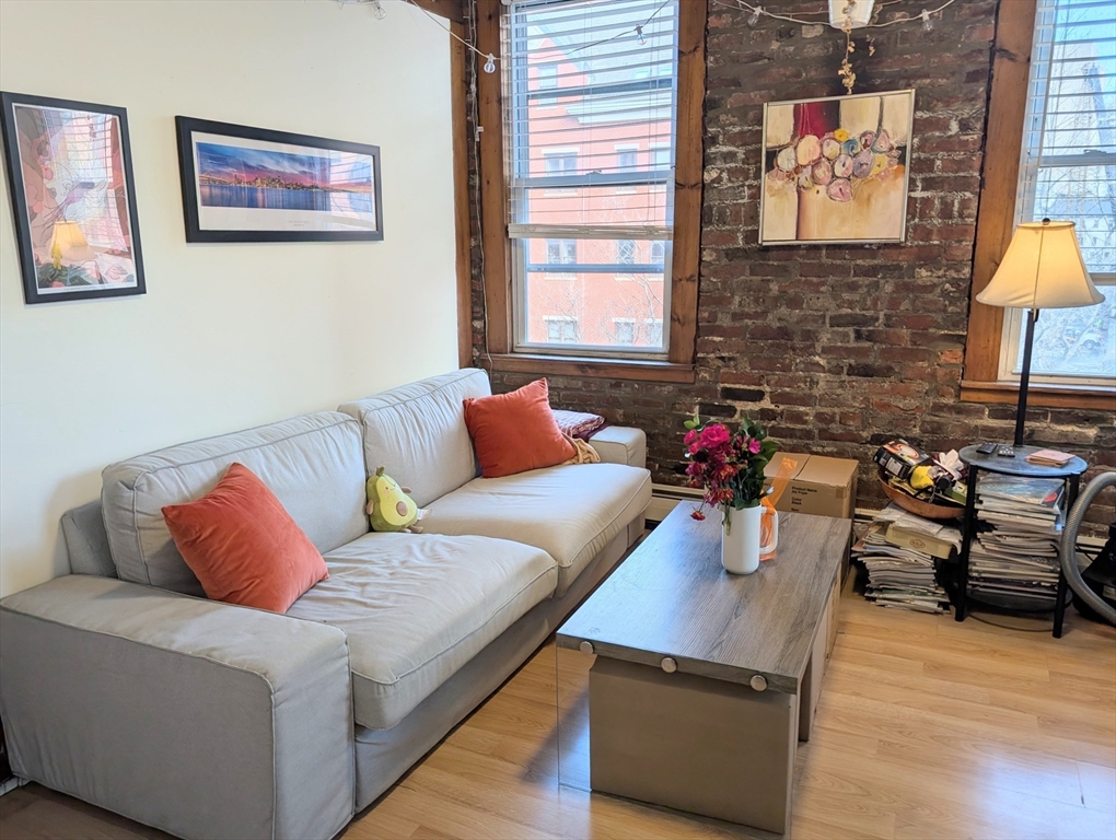 274 Cambridge, Boston, Massachusetts, 2 Bedrooms Bedrooms, 4 Rooms Rooms,1 BathroomBathrooms,Residential Lease,For Rent,Cambridge,73383251