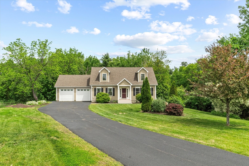 43 Julian Dr, Leominster, Massachusetts, 3 Bedrooms Bedrooms, 7 Rooms Rooms,2.5 BathroomsBathrooms,Residential,For Sale,Julian Dr,73383254
