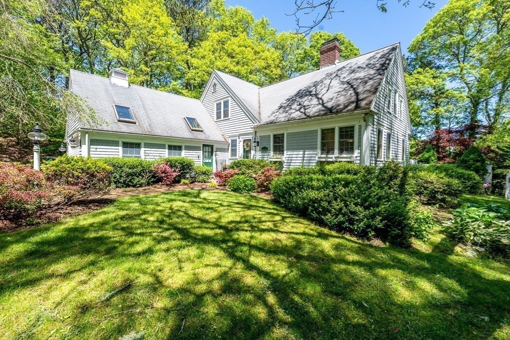 86 Doral Dr, Barnstable, Massachusetts, 4 Bedrooms Bedrooms, 10 Rooms Rooms,3 BathroomsBathrooms,Residential,For Sale,Doral Dr,73383285